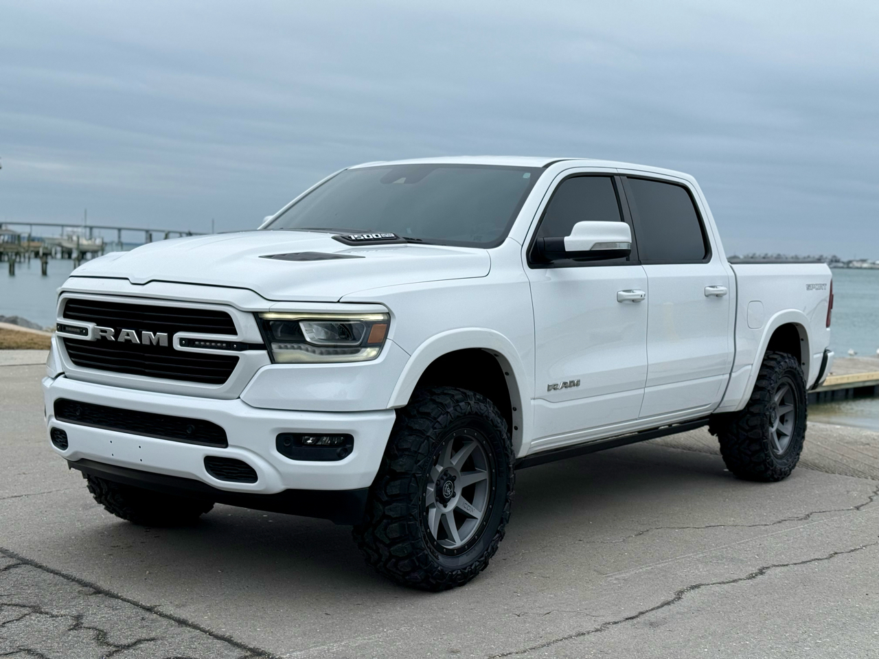 RAM 1500 Laramie Crew Cab SWB 4WD 2022