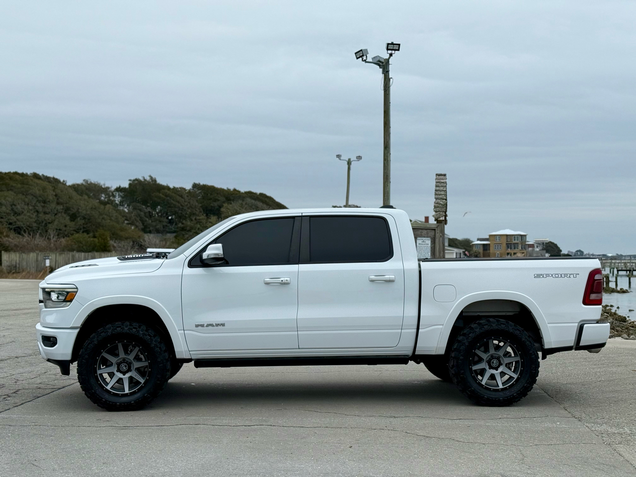 RAM 1500 Laramie Crew Cab SWB 4WD 2022