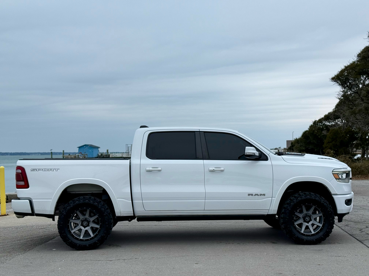 RAM 1500 Laramie Crew Cab SWB 4WD 2022