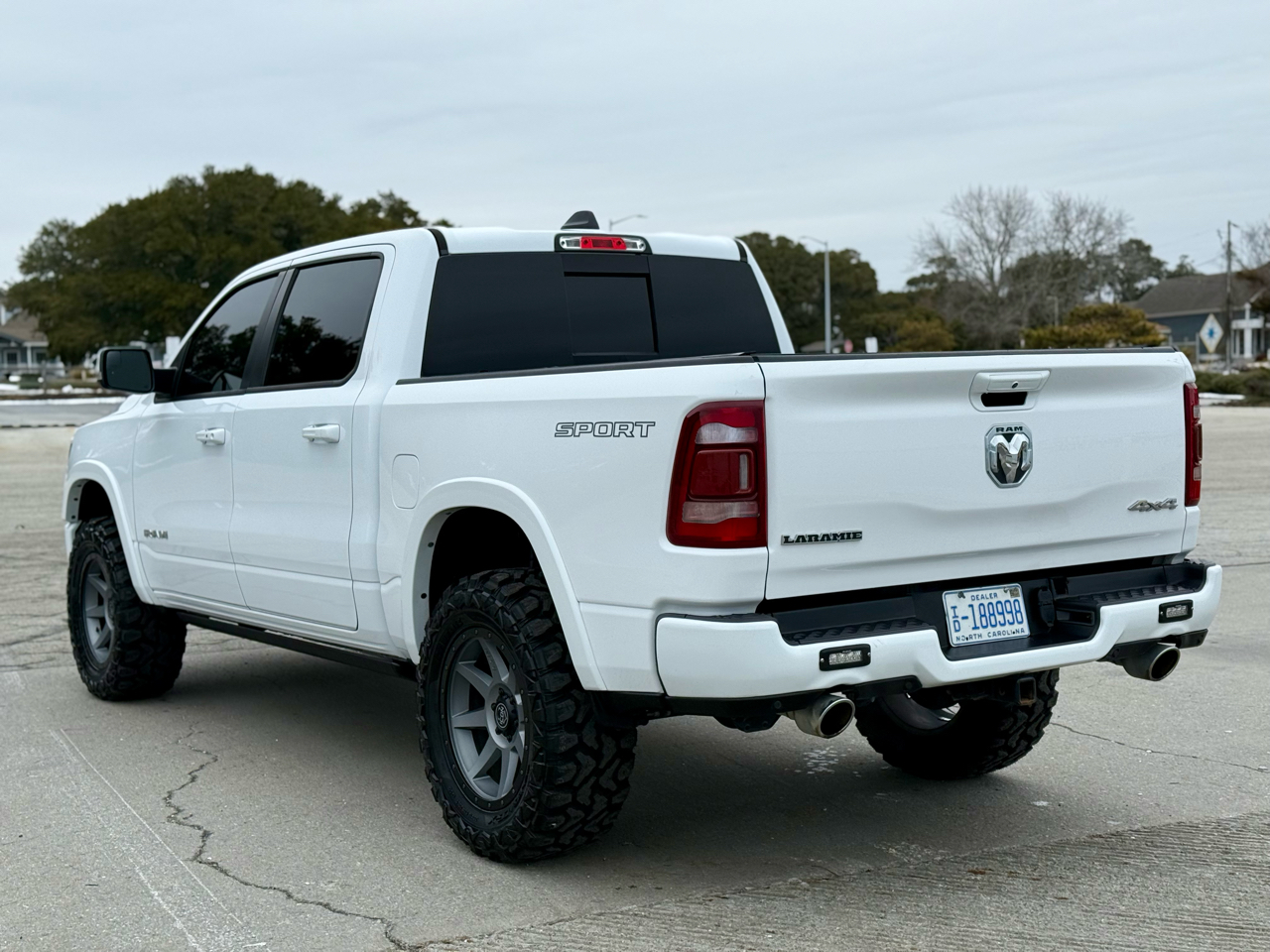 RAM 1500 Laramie Crew Cab SWB 4WD 2022