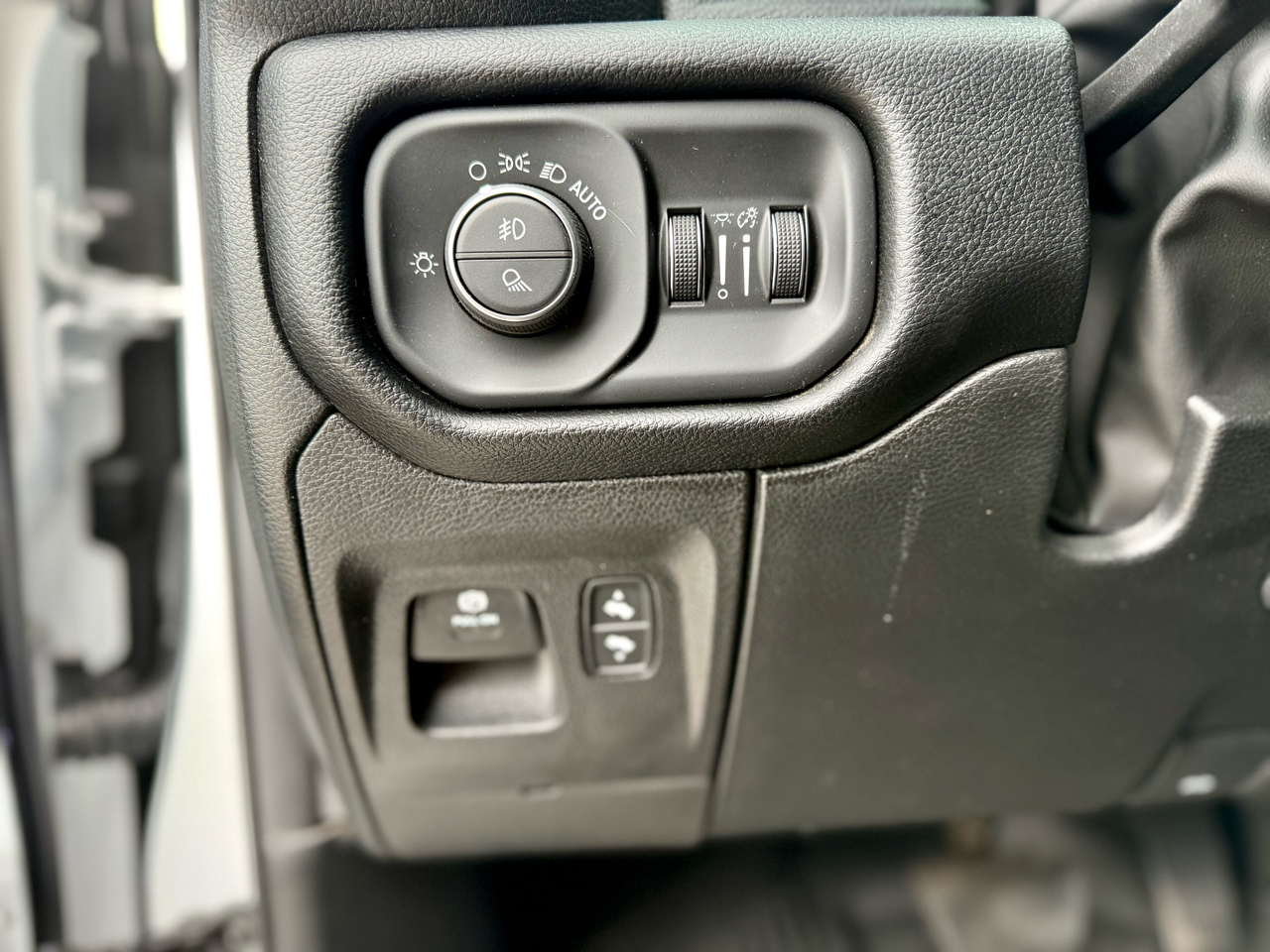 RAM 1500 Laramie Crew Cab SWB 4WD 2022