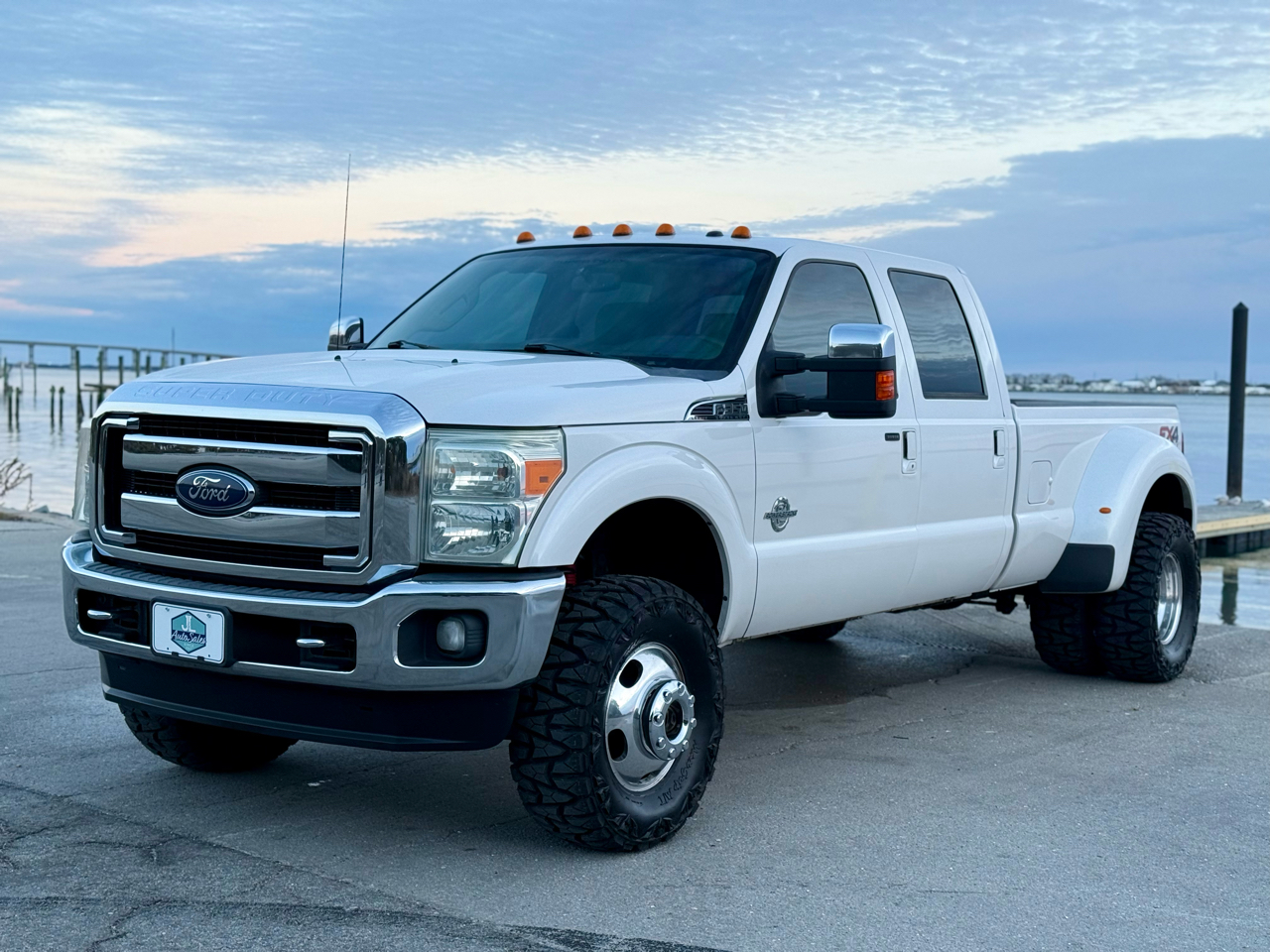Ford F-350 SD Lariat Crew Cab Long Bed DRW 4WD 2015