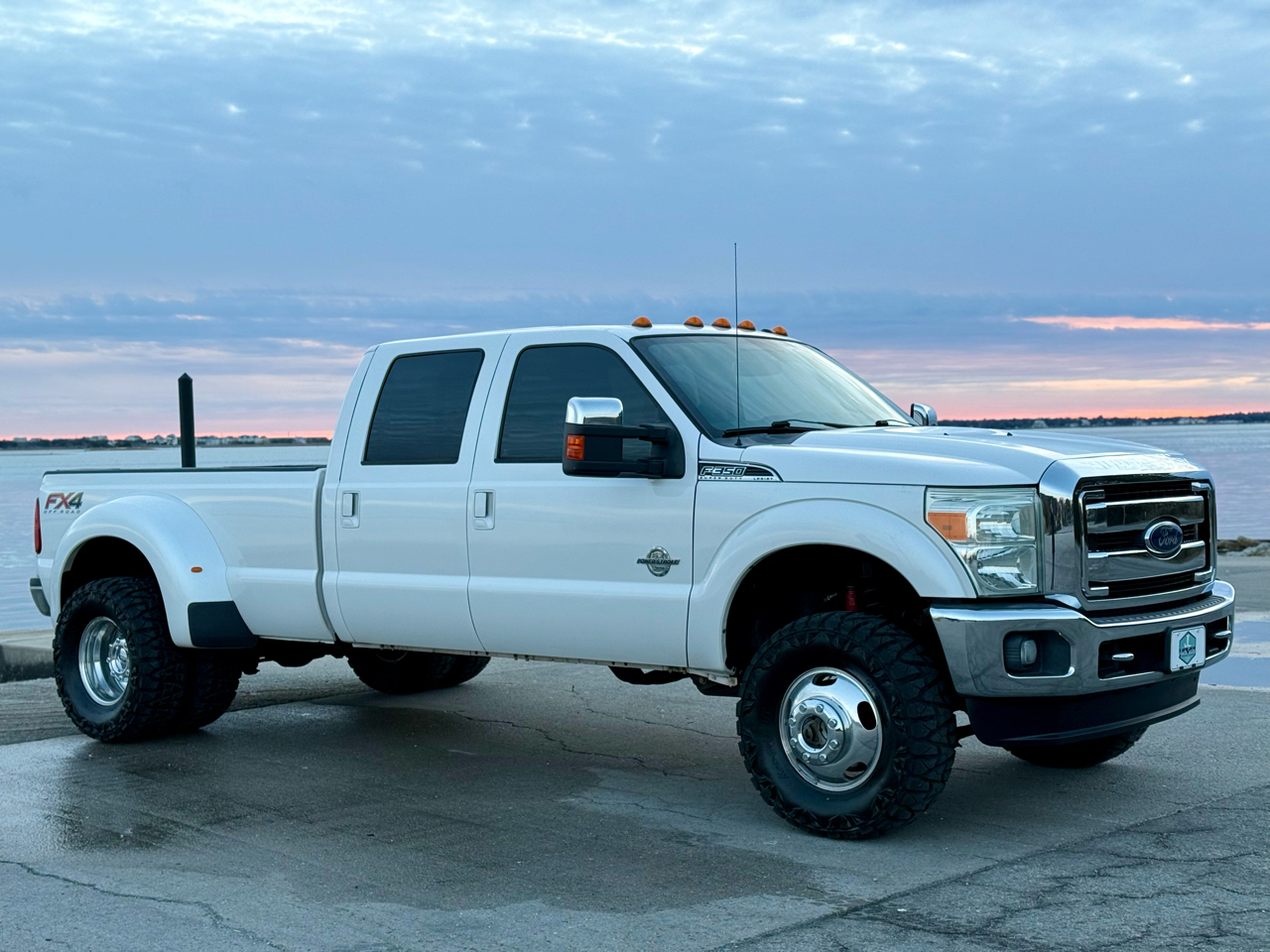 Ford F-350 SD Lariat Crew Cab Long Bed DRW 4WD 2015