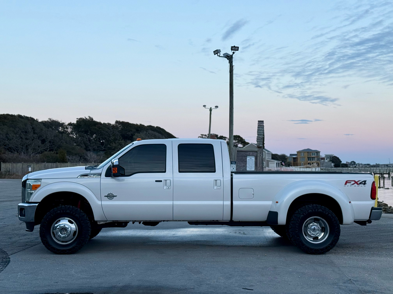 Ford F-350 SD Lariat Crew Cab Long Bed DRW 4WD 2015