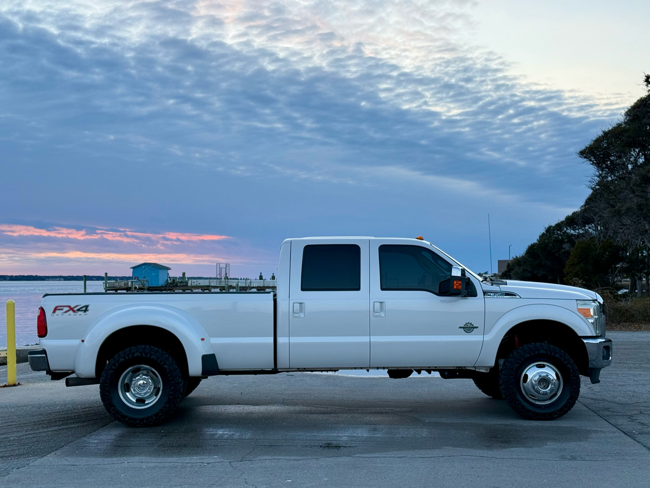 Ford F-350 SD Lariat Crew Cab Long Bed DRW 4WD 2015