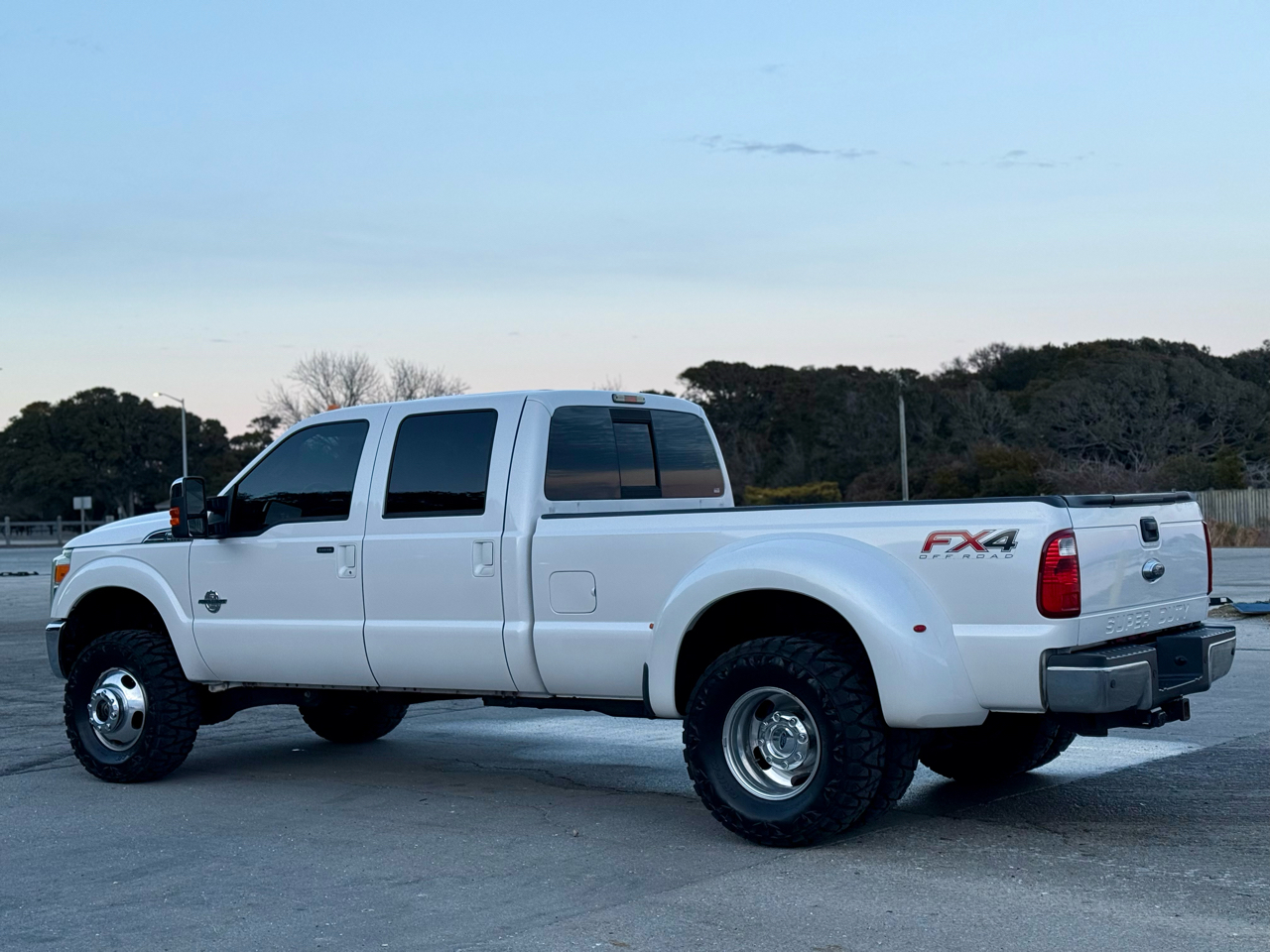 Ford F-350 SD Lariat Crew Cab Long Bed DRW 4WD 2015