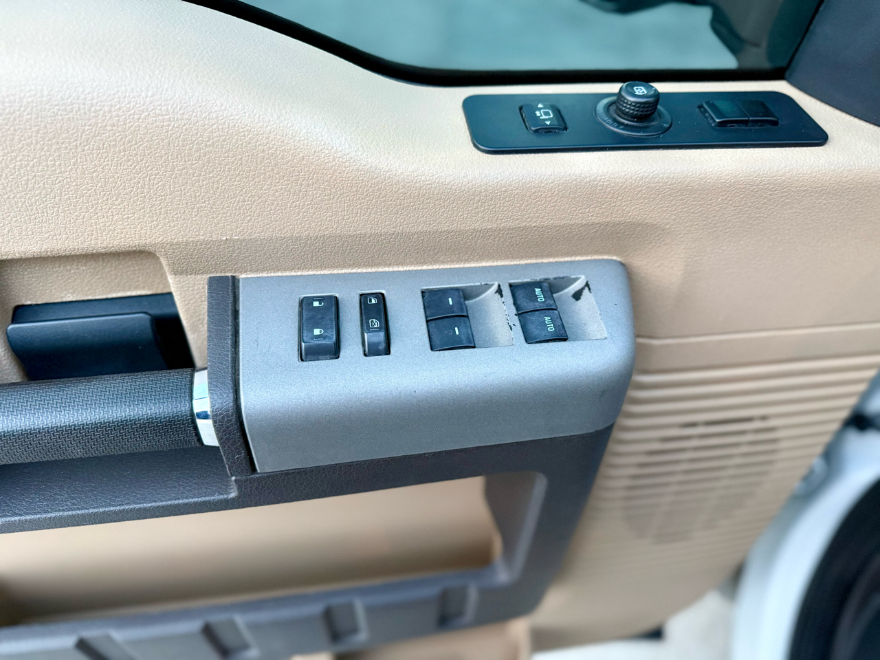 Ford F-350 SD Lariat Crew Cab Long Bed DRW 4WD 2015