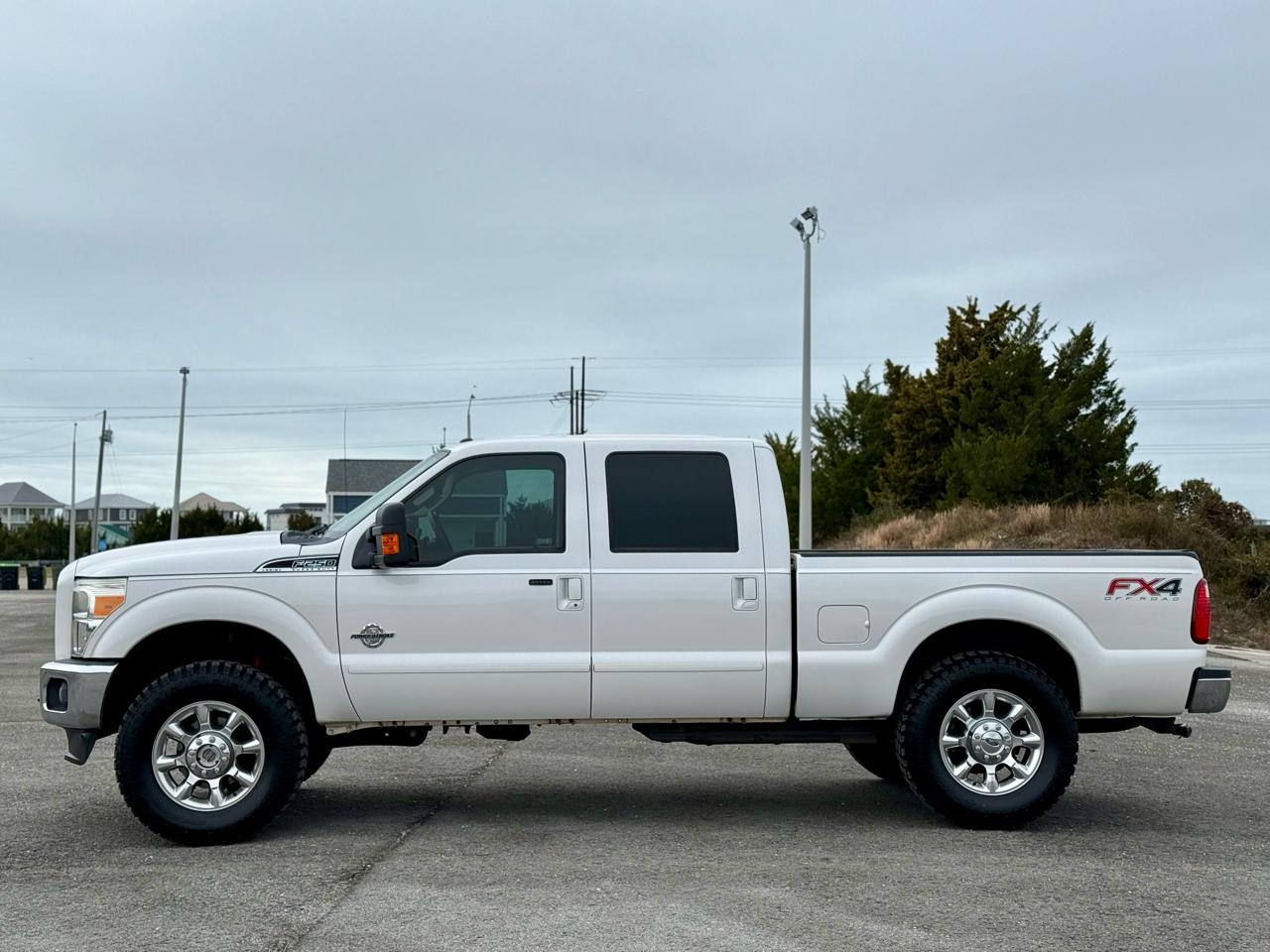 Ford F-250 SD Lariat Crew Cab 4WD 2015