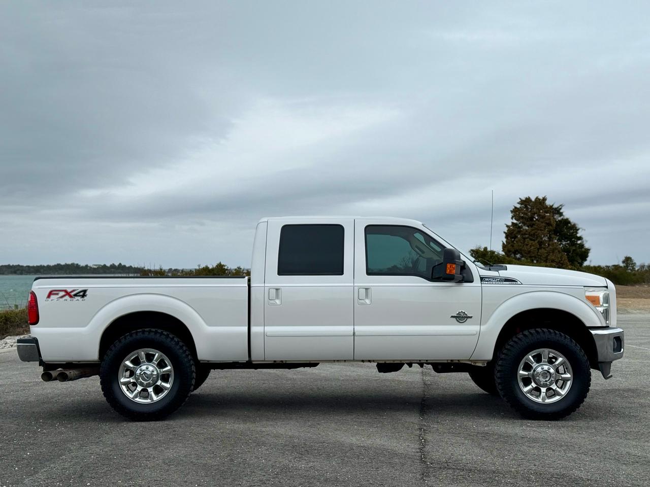 Ford F-250 SD Lariat Crew Cab 4WD 2015