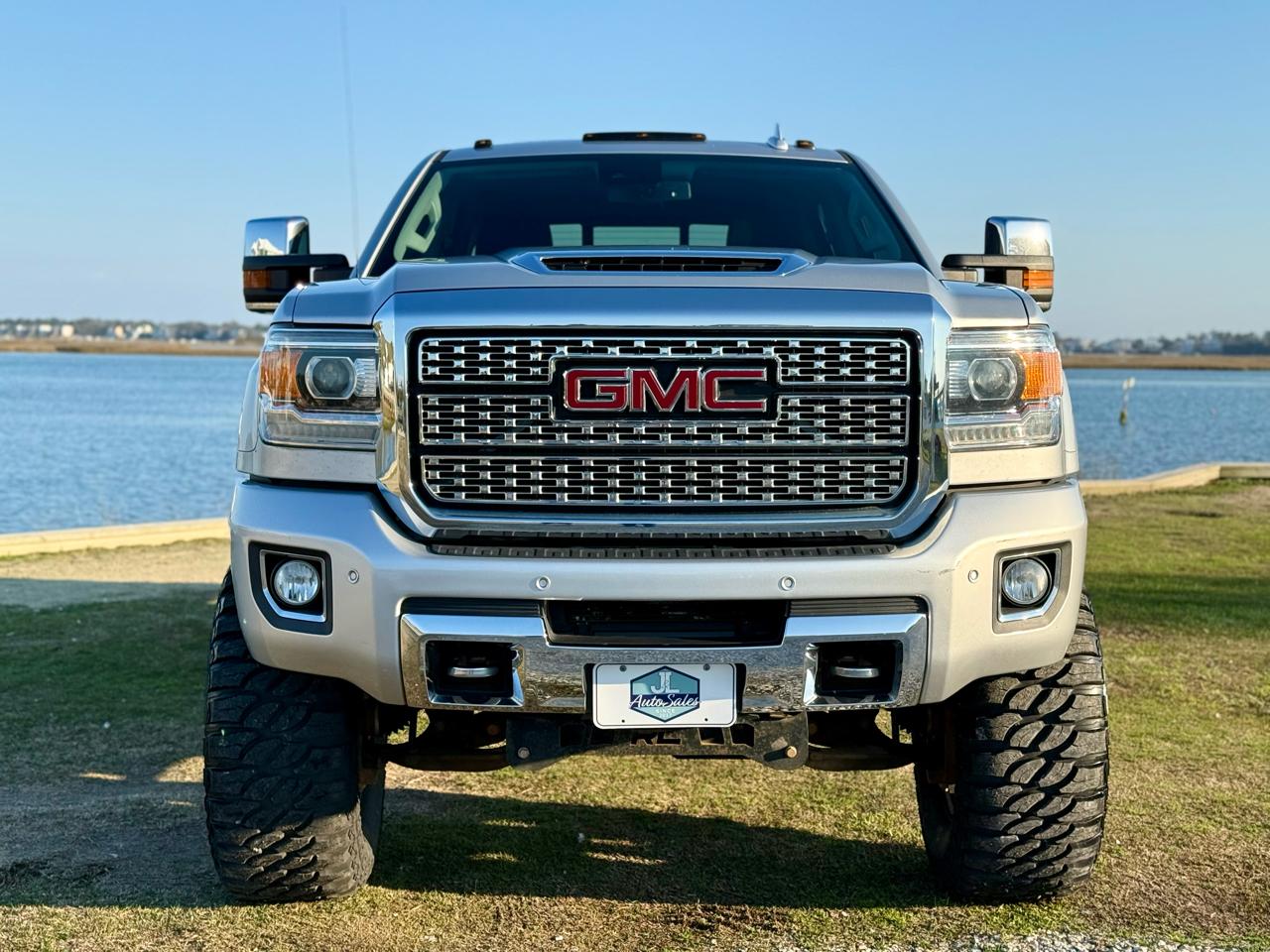 GMC Sierra 2500HD Denali Crew Cab 4WD 2018