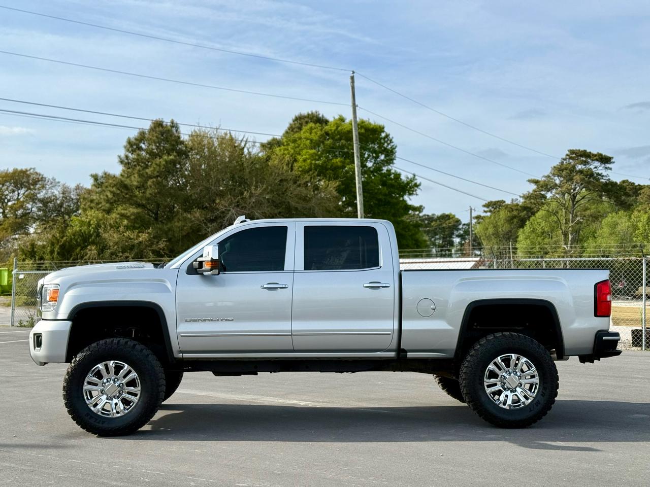 GMC Sierra 2500HD Denali Crew Cab 4WD 2018
