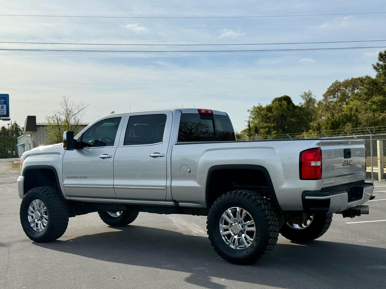 GMC Sierra 2500HD Denali Crew Cab 4WD 2018