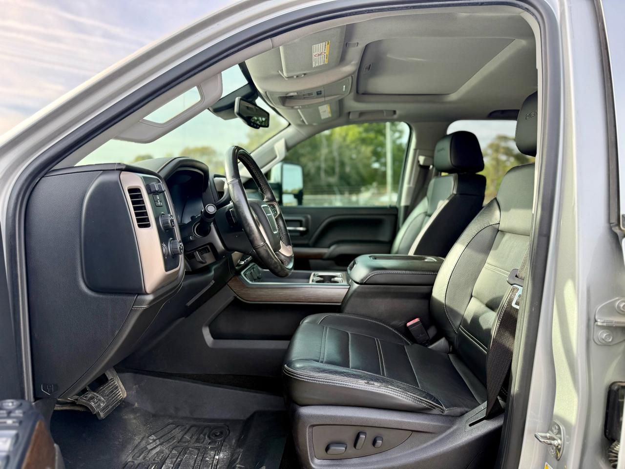 GMC Sierra 2500HD Denali Crew Cab 4WD 2018