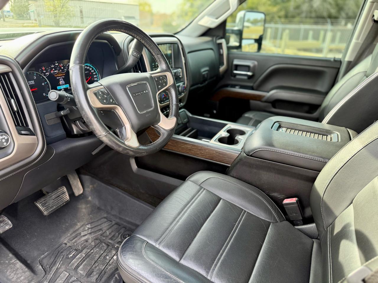 GMC Sierra 2500HD Denali Crew Cab 4WD 2018