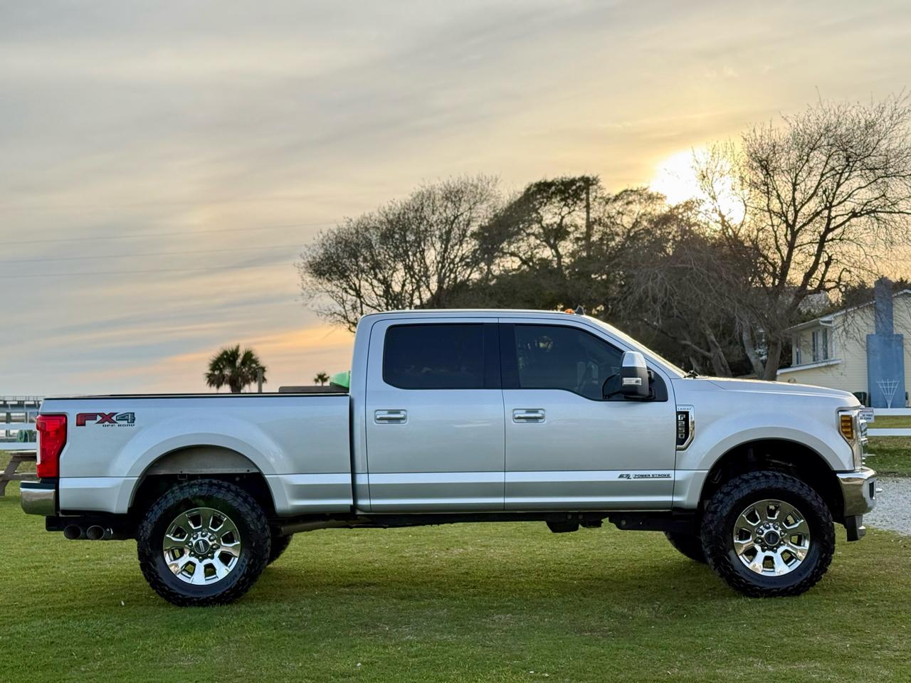 Ford F-250 SD Lariat Crew Cab 4WD 2019