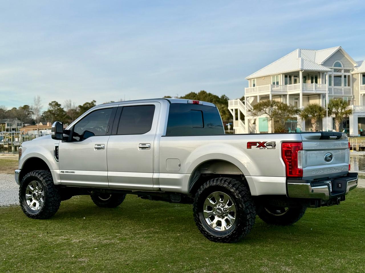 Ford F-250 SD Lariat Crew Cab 4WD 2019