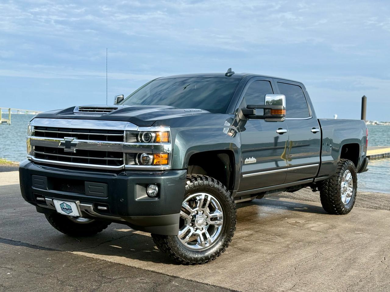 2019 Chevrolet Silverado 2500HD High Country Crew Cab Short Box 4WD