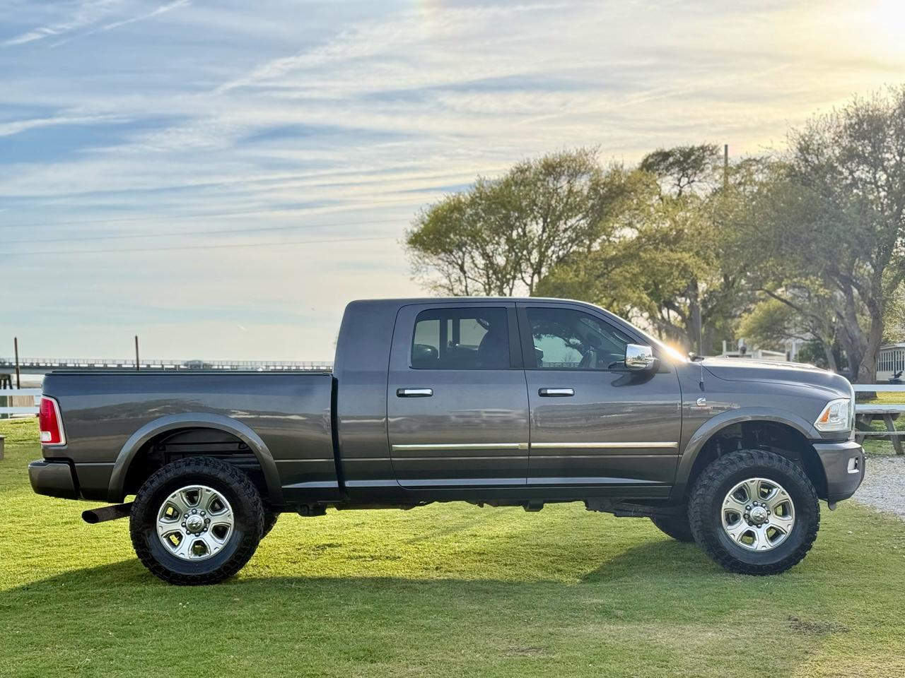 RAM 2500 Longhorn Mega Cab SWB 4WD 2014