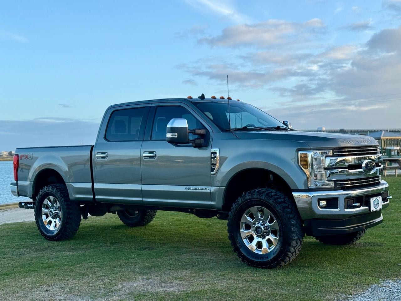 Ford F-250 SD Lariat Crew Cab 4WD 2019