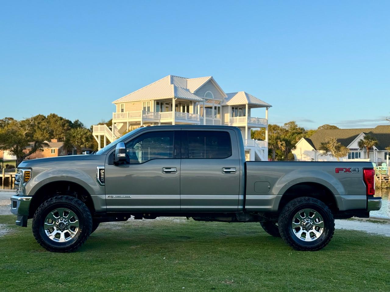 Ford F-250 SD Lariat Crew Cab 4WD 2019