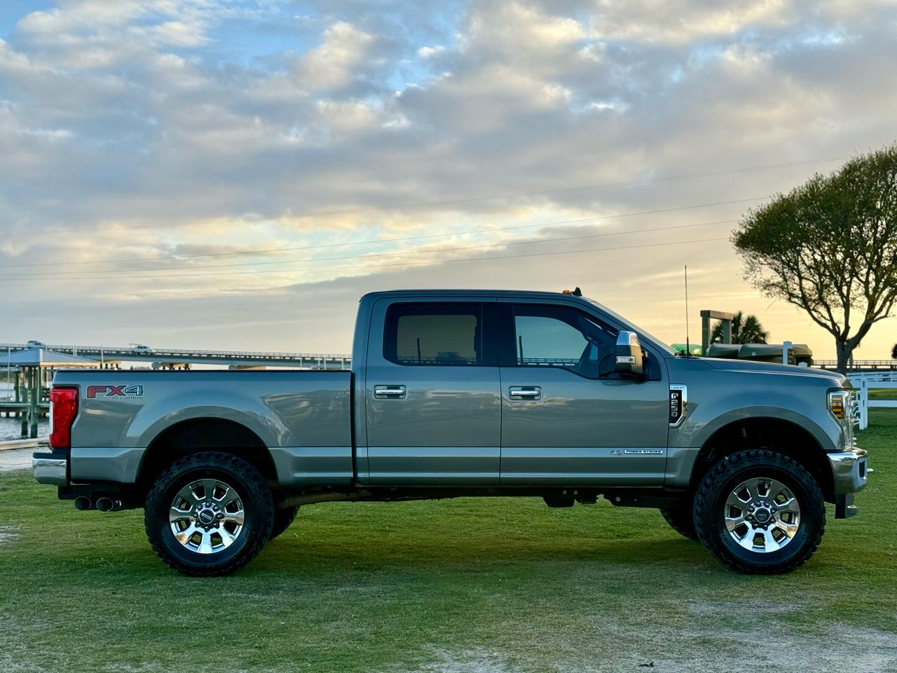 Ford F-250 SD Lariat Crew Cab 4WD 2019