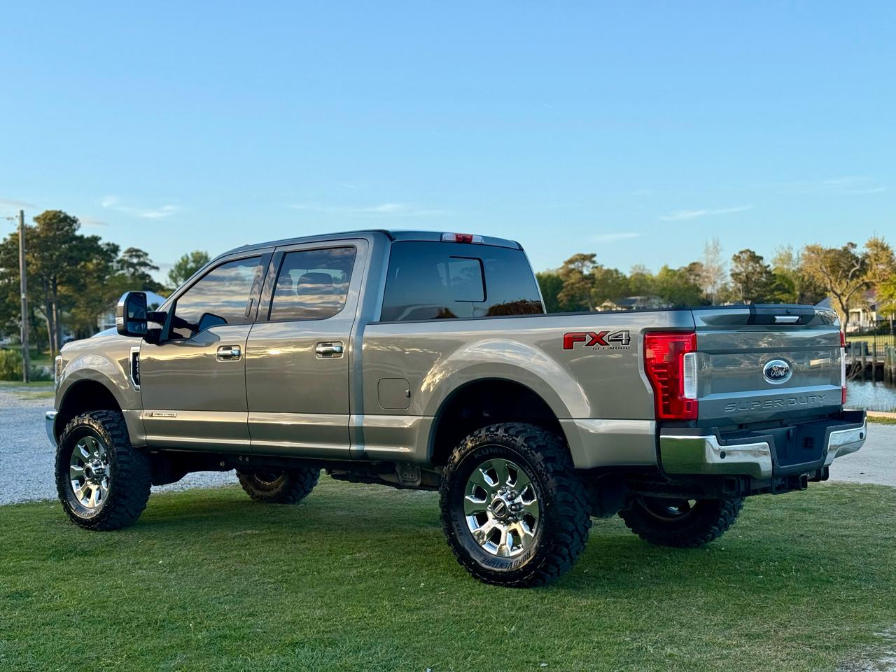 Ford F-250 SD Lariat Crew Cab 4WD 2019
