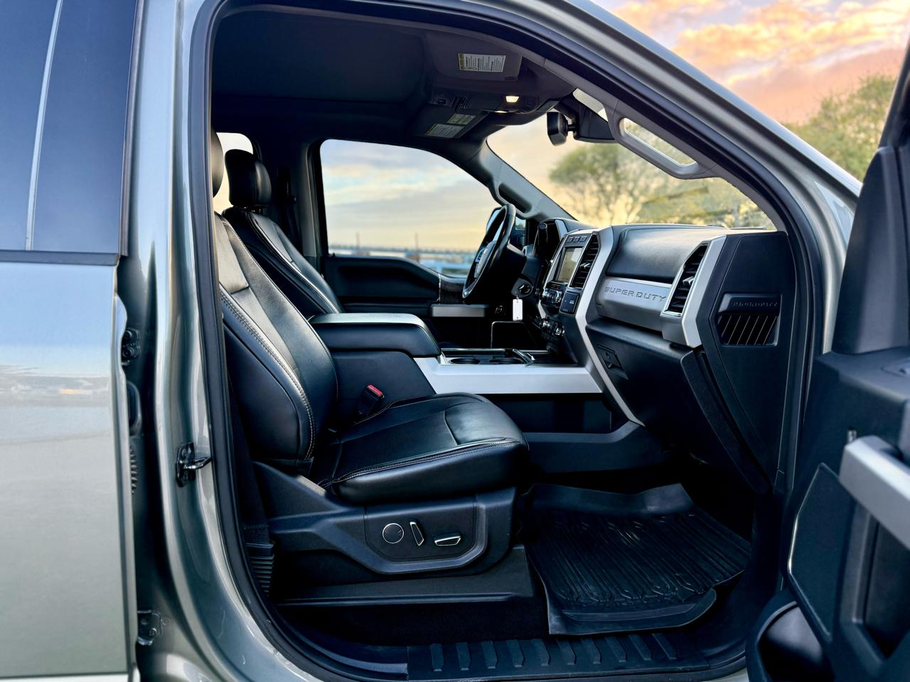 Ford F-250 SD Lariat Crew Cab 4WD 2019