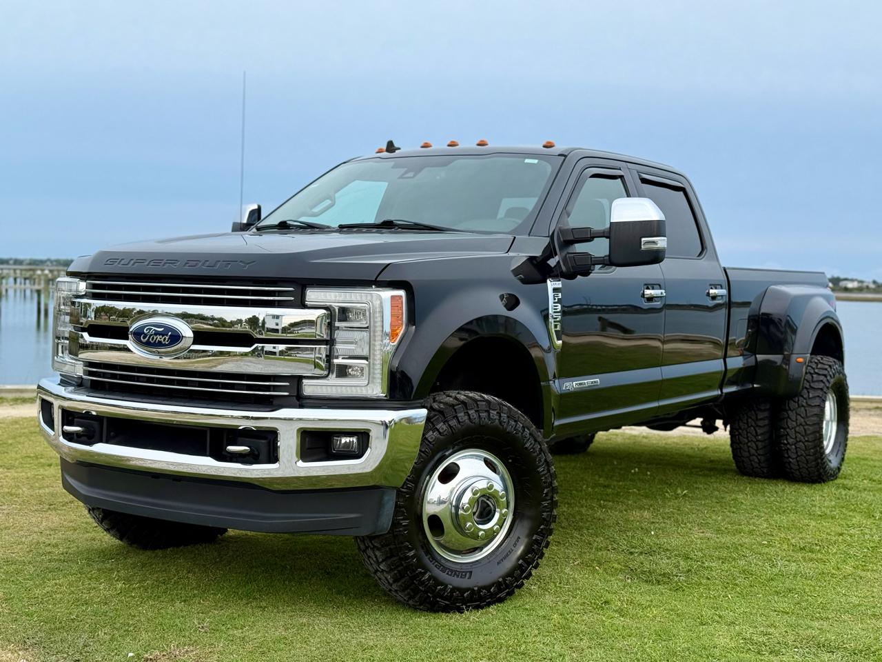 Ford F-350 SD Lariat Crew Cab Long Bed DRW 4WD 2019