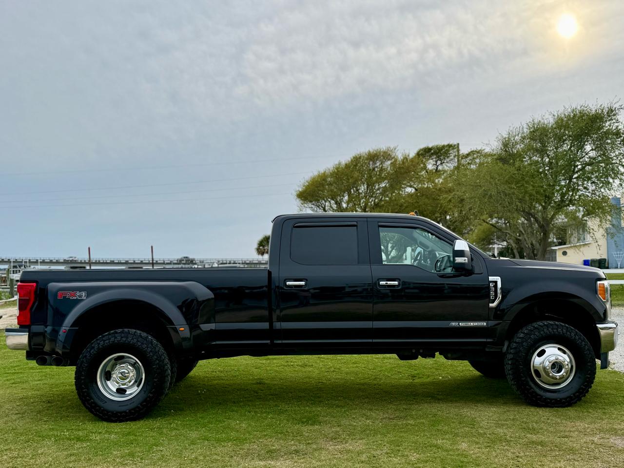 Ford F-350 SD Lariat Crew Cab Long Bed DRW 4WD 2019