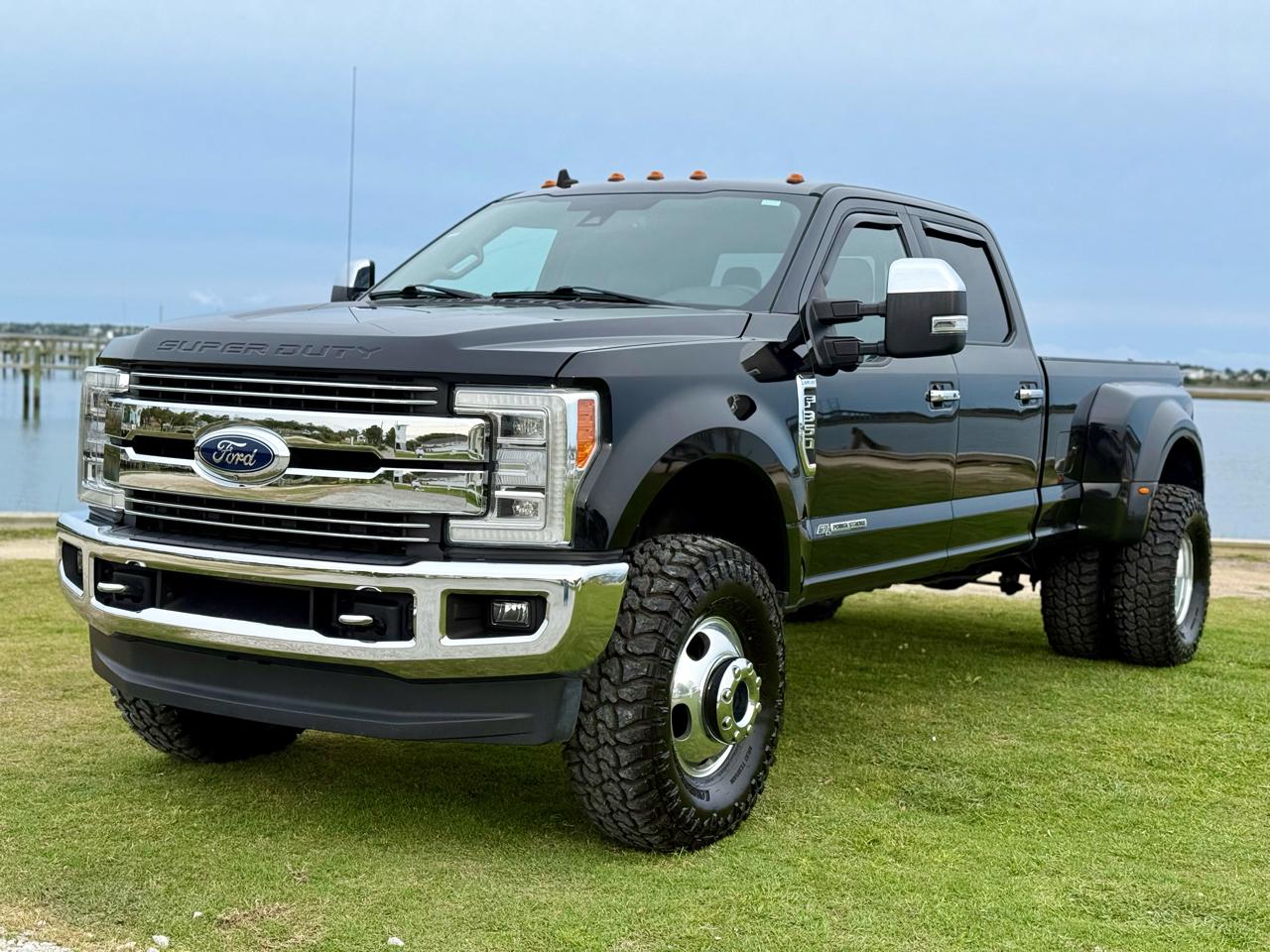 Ford F-350 SD Lariat Crew Cab Long Bed DRW 4WD 2019