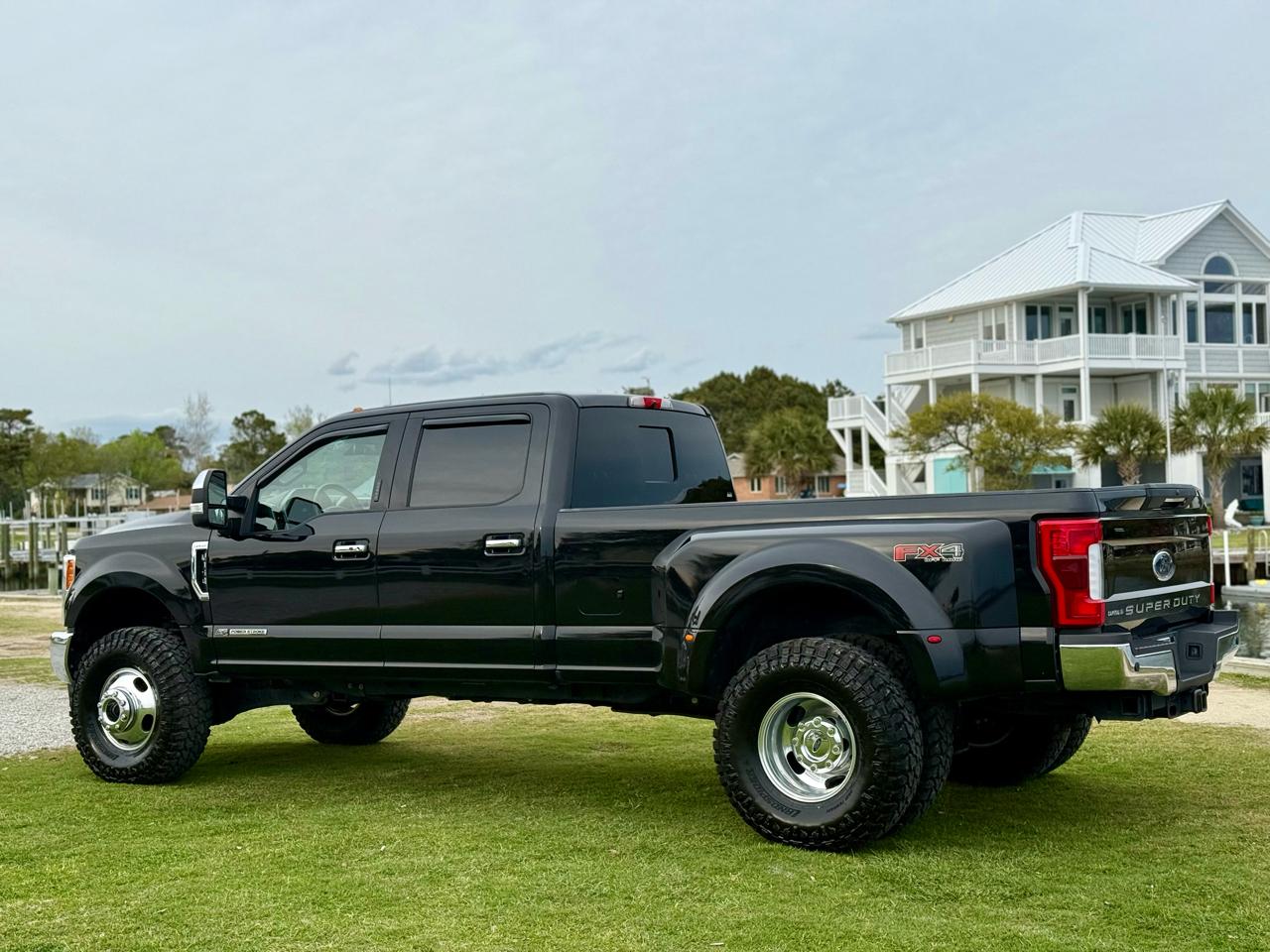 Ford F-350 SD Lariat Crew Cab Long Bed DRW 4WD 2019