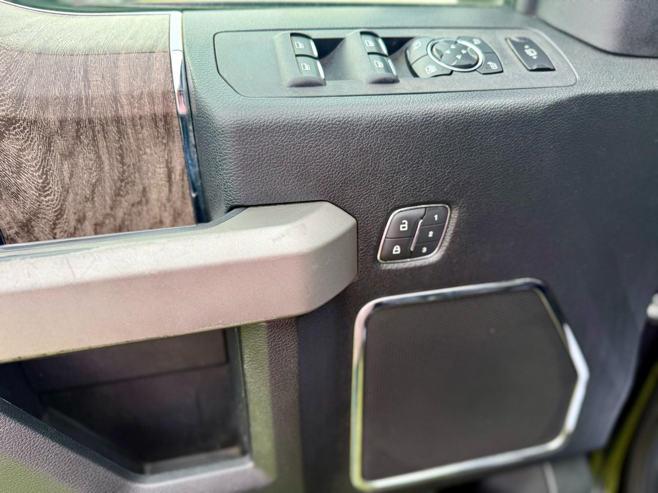 Ford F-350 SD Lariat Crew Cab Long Bed DRW 4WD 2019