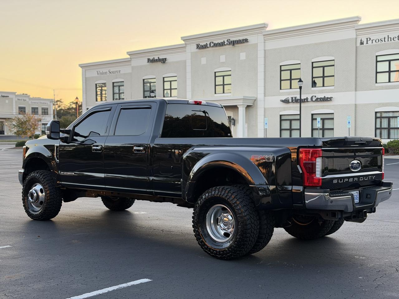 Ford F-350 SD Lariat Crew Cab Long Bed DRW 4WD 2019
