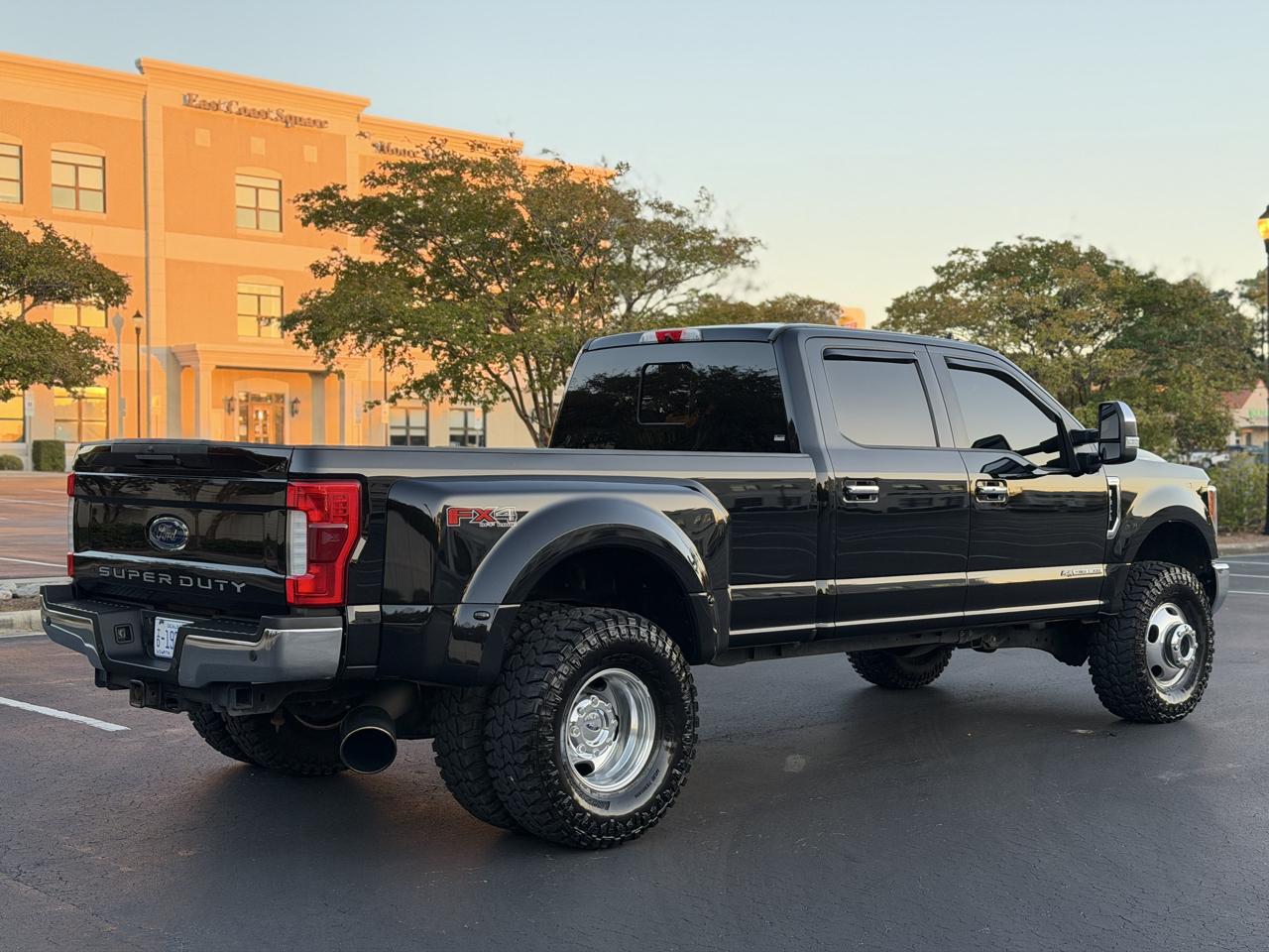 Ford F-350 SD Lariat Crew Cab Long Bed DRW 4WD 2019