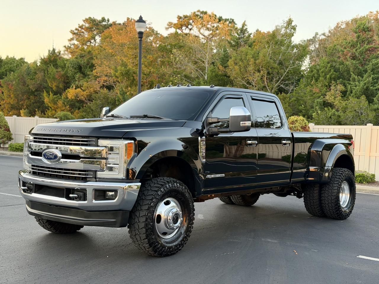 Ford F-350 SD Lariat Crew Cab Long Bed DRW 4WD 2019