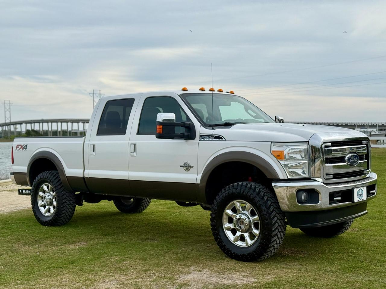 Ford F-250 SD Lariat Crew Cab 4WD 2015