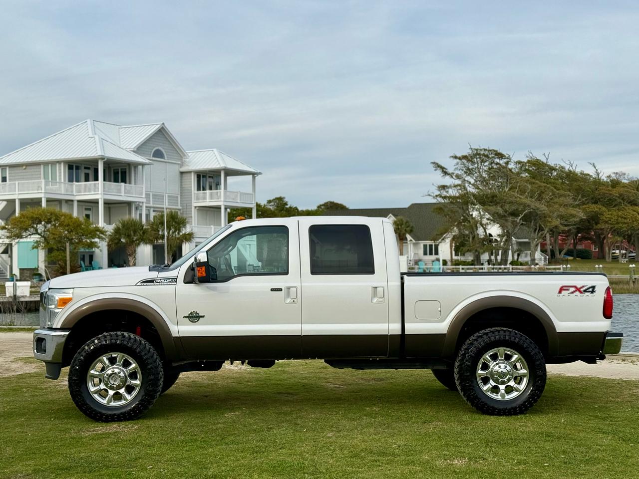 Ford F-250 SD Lariat Crew Cab 4WD 2015