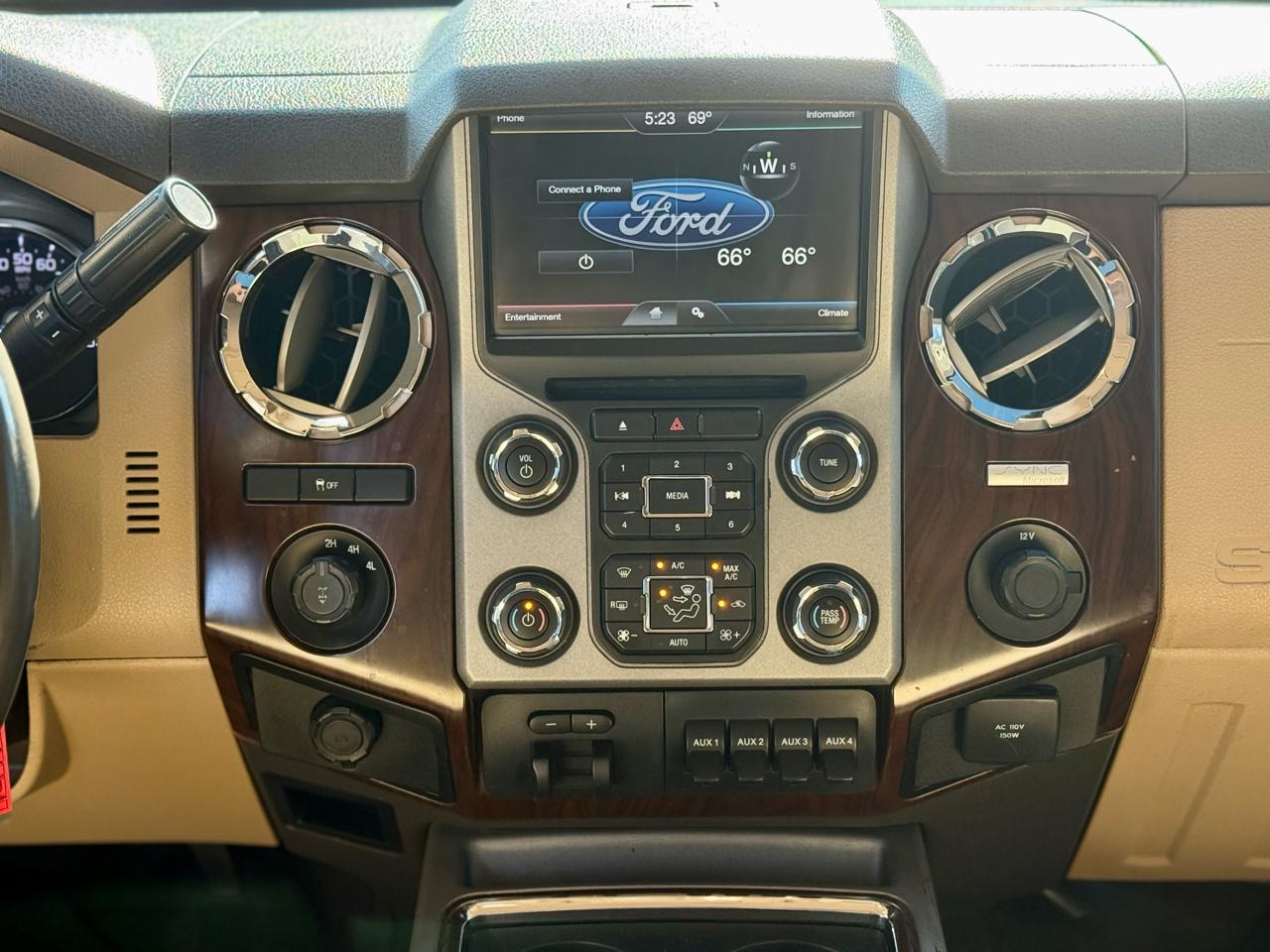 Ford F-250 SD Lariat Crew Cab 4WD 2013