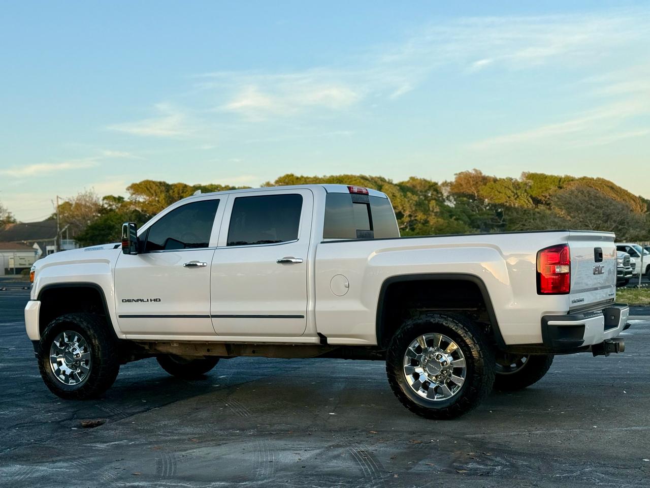 GMC Sierra 2500HD Denali Crew Cab 4WD 2019