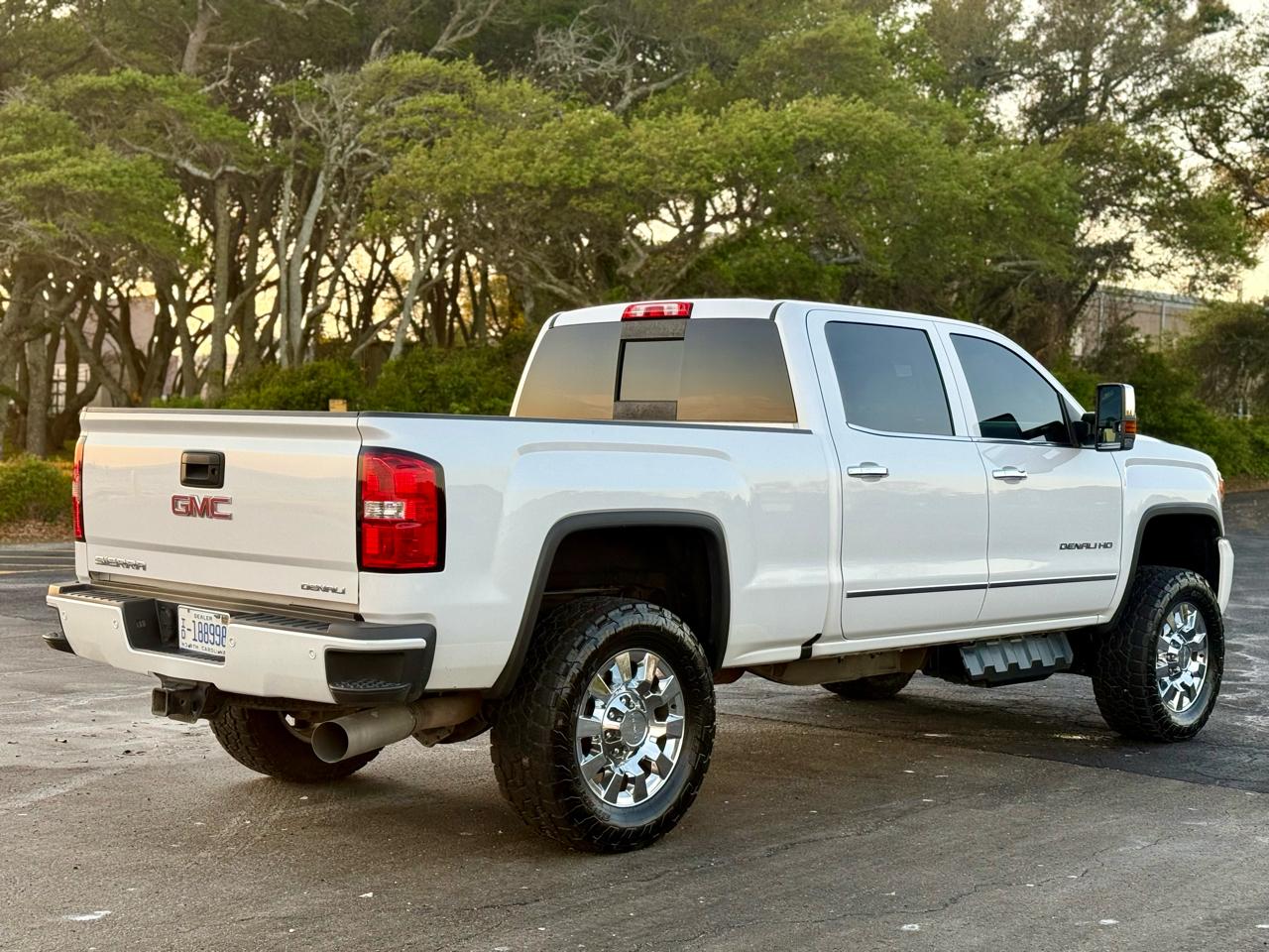 GMC Sierra 2500HD Denali Crew Cab 4WD 2019