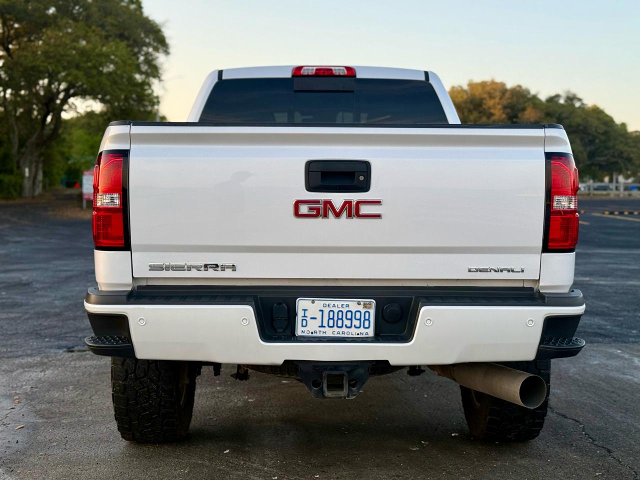 GMC Sierra 2500HD Denali Crew Cab 4WD 2019