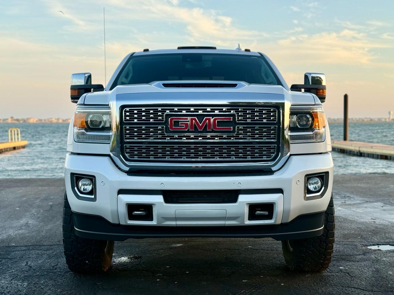 GMC Sierra 2500HD Denali Crew Cab 4WD 2019