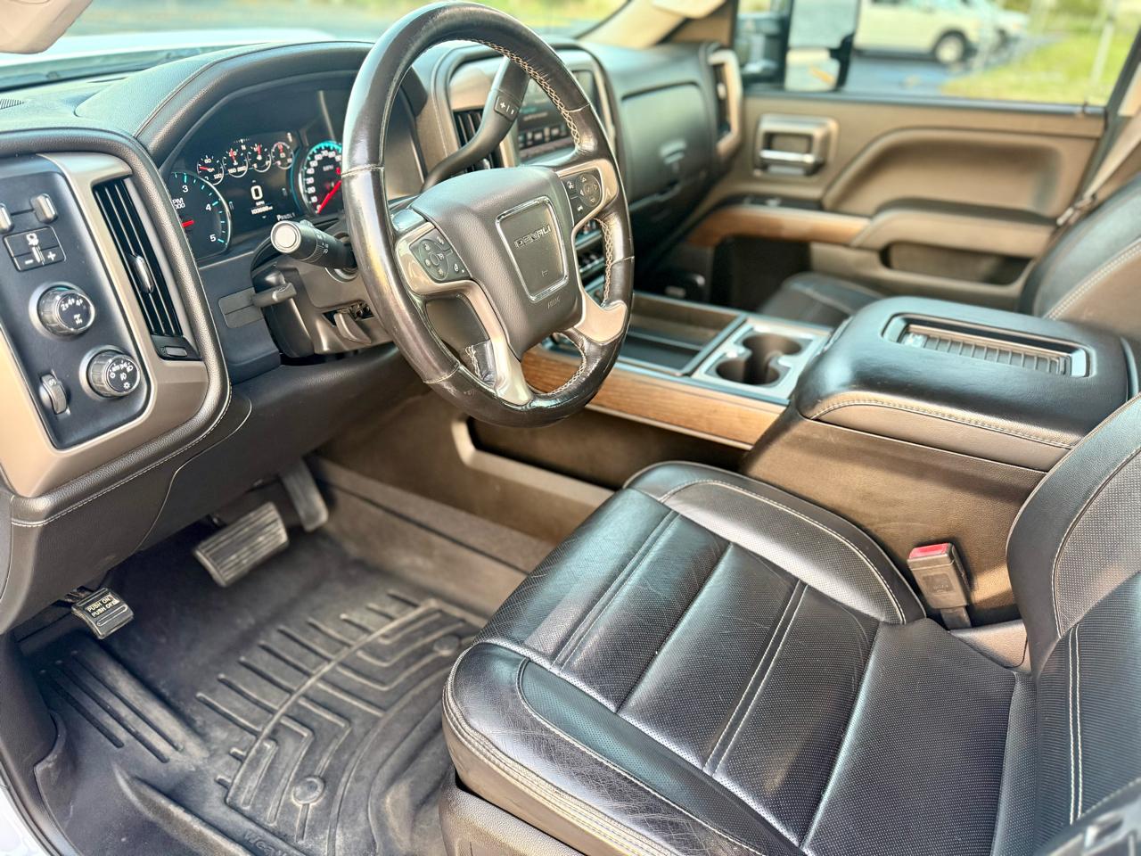 GMC Sierra 2500HD Denali Crew Cab 4WD 2019