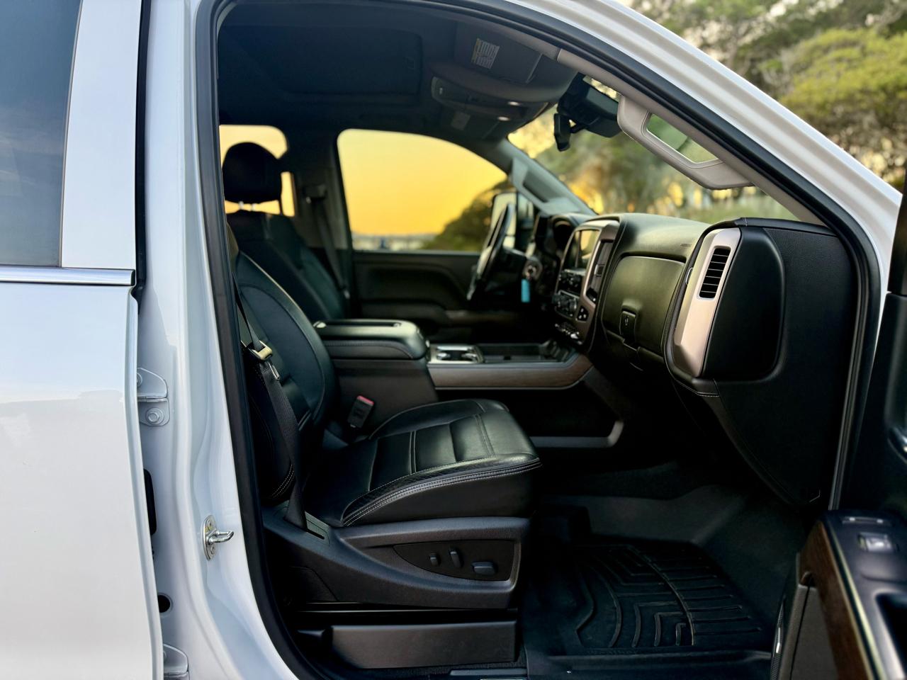GMC Sierra 2500HD Denali Crew Cab 4WD 2019
