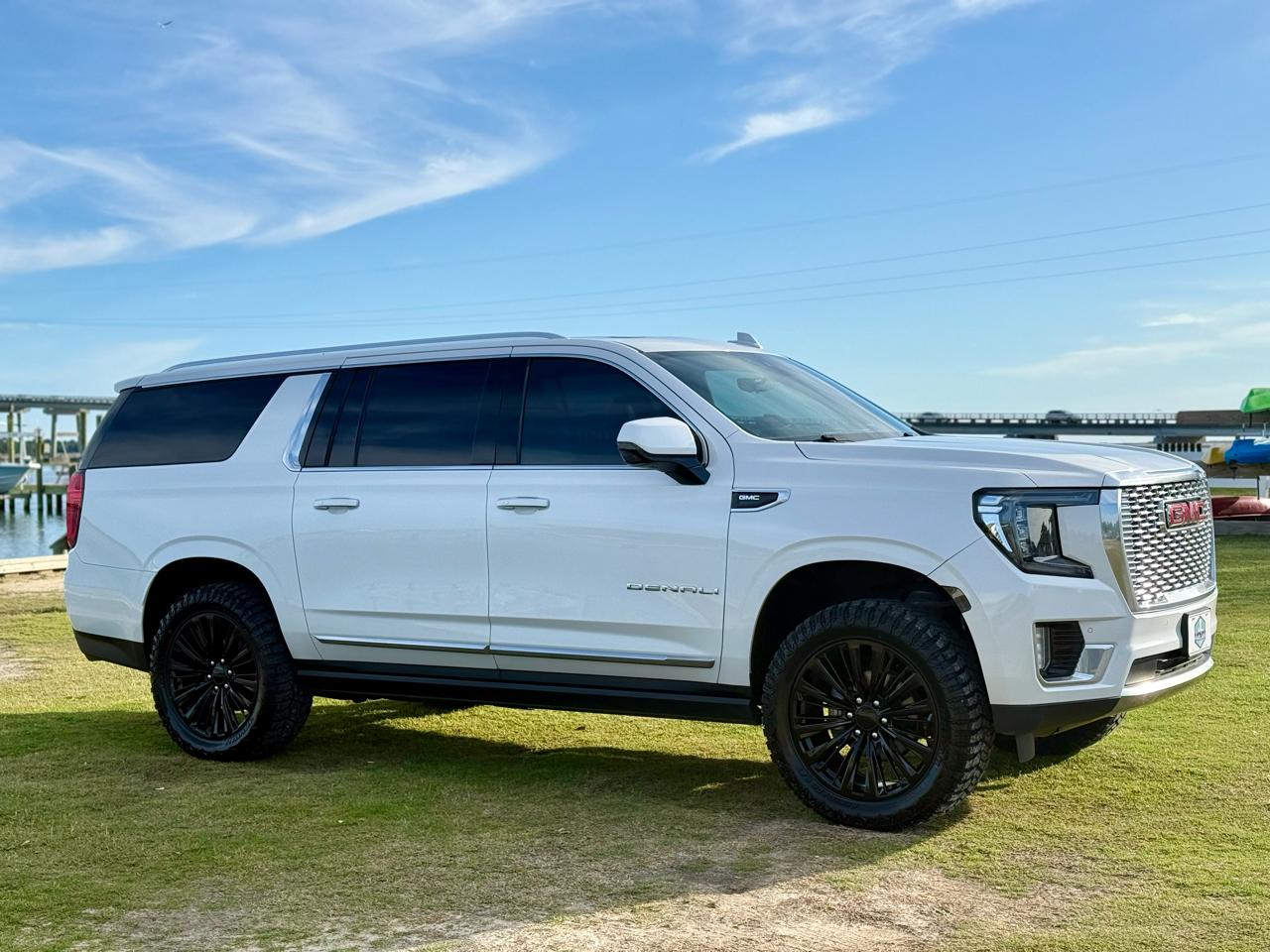 GMC Yukon XL Denali 4WD 2022