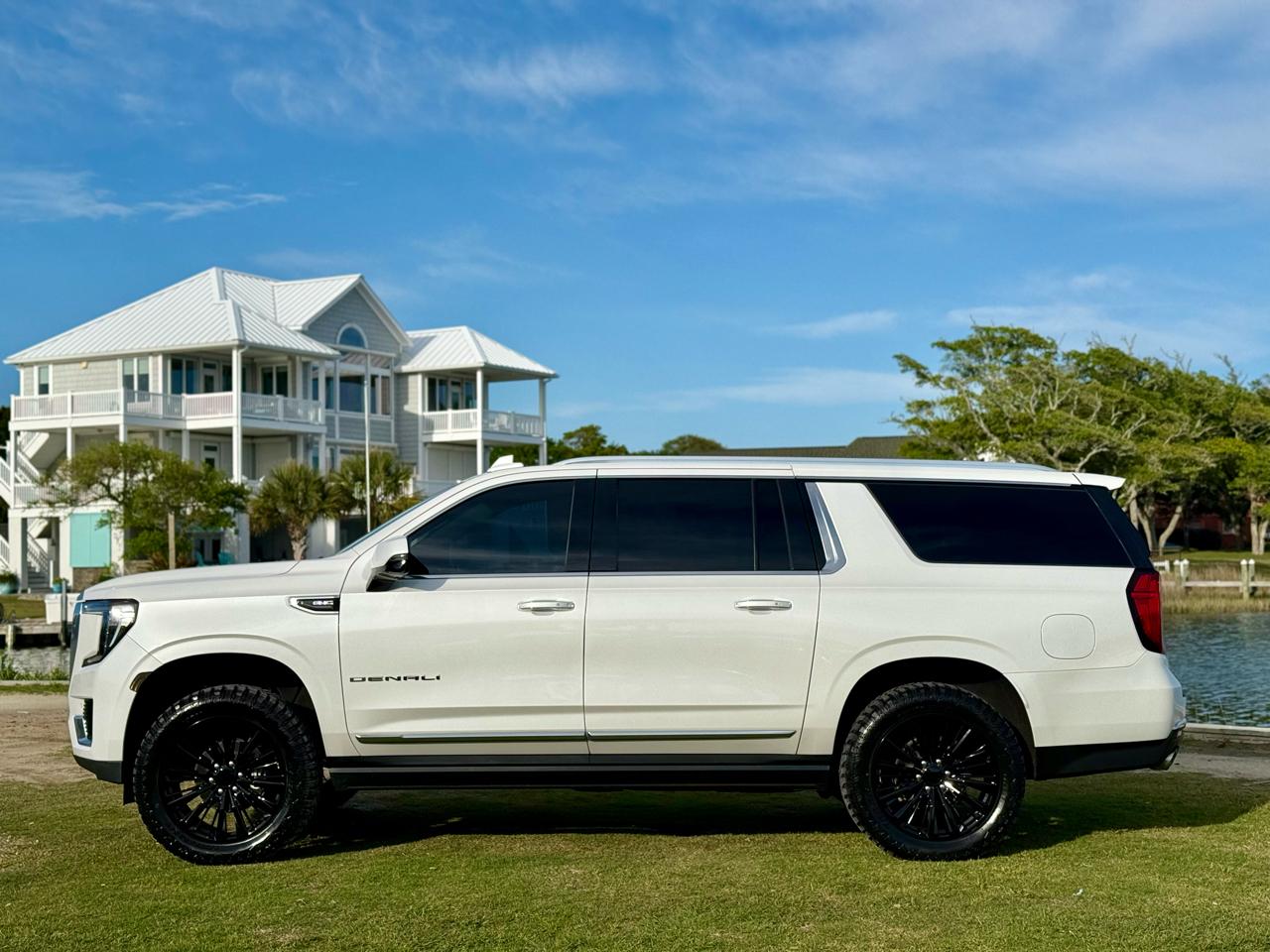GMC Yukon XL Denali 4WD 2022