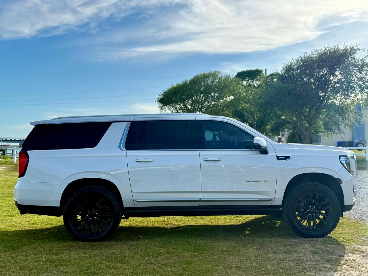 GMC Yukon XL Denali 4WD 2022