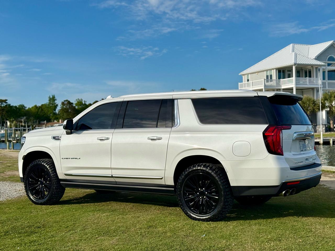 GMC Yukon XL Denali 4WD 2022