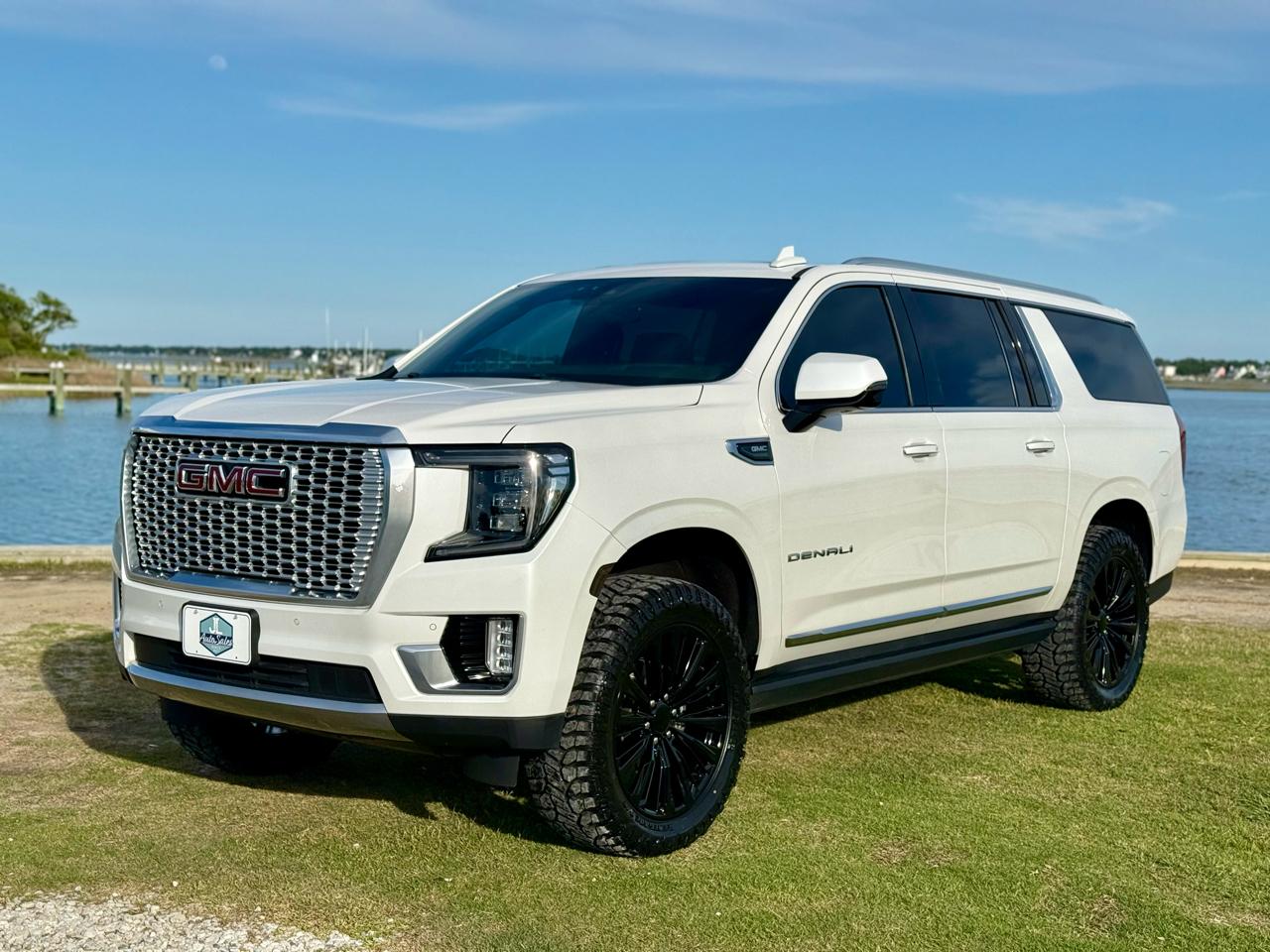GMC Yukon XL Denali 4WD 2022