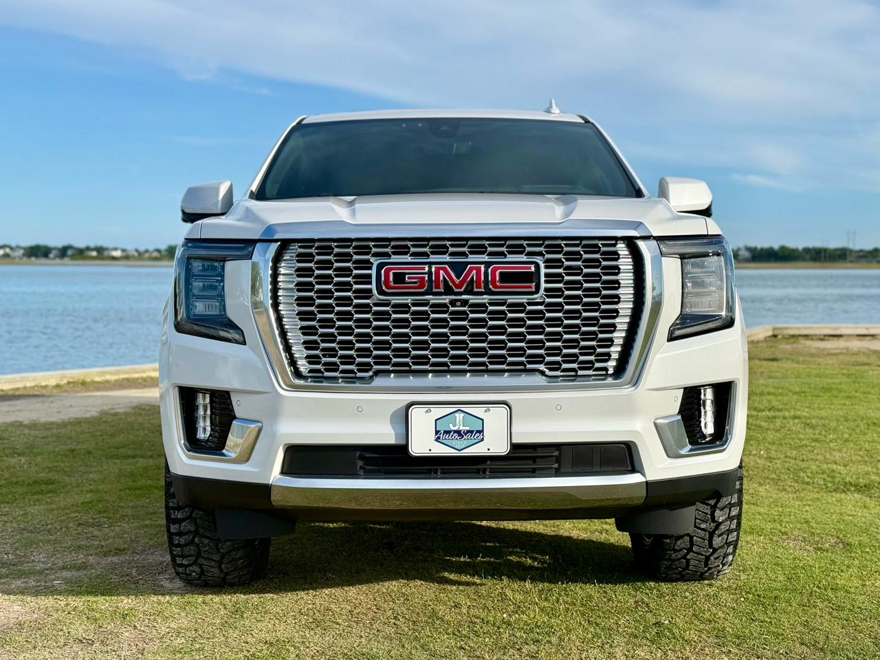 GMC Yukon XL Denali 4WD 2022